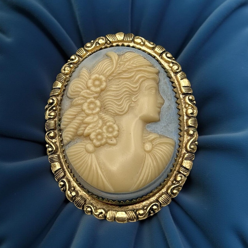 Vintage Powder Blue Cameo Brooch Gold Tone Ornate Frame Classical Lady